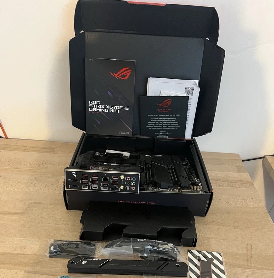 Základní deska Asus ROG STRIX X670E-E GAMING WIFI - 4