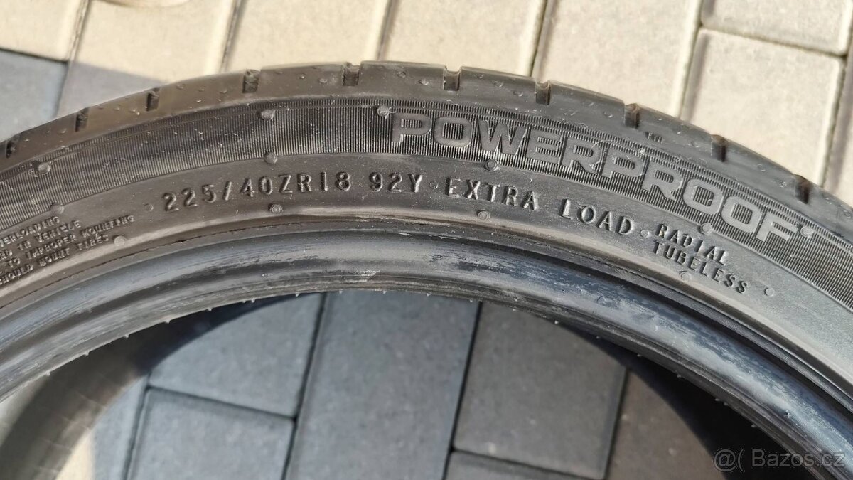 4ks Nokian Powerproof 225/40 R18 - 4