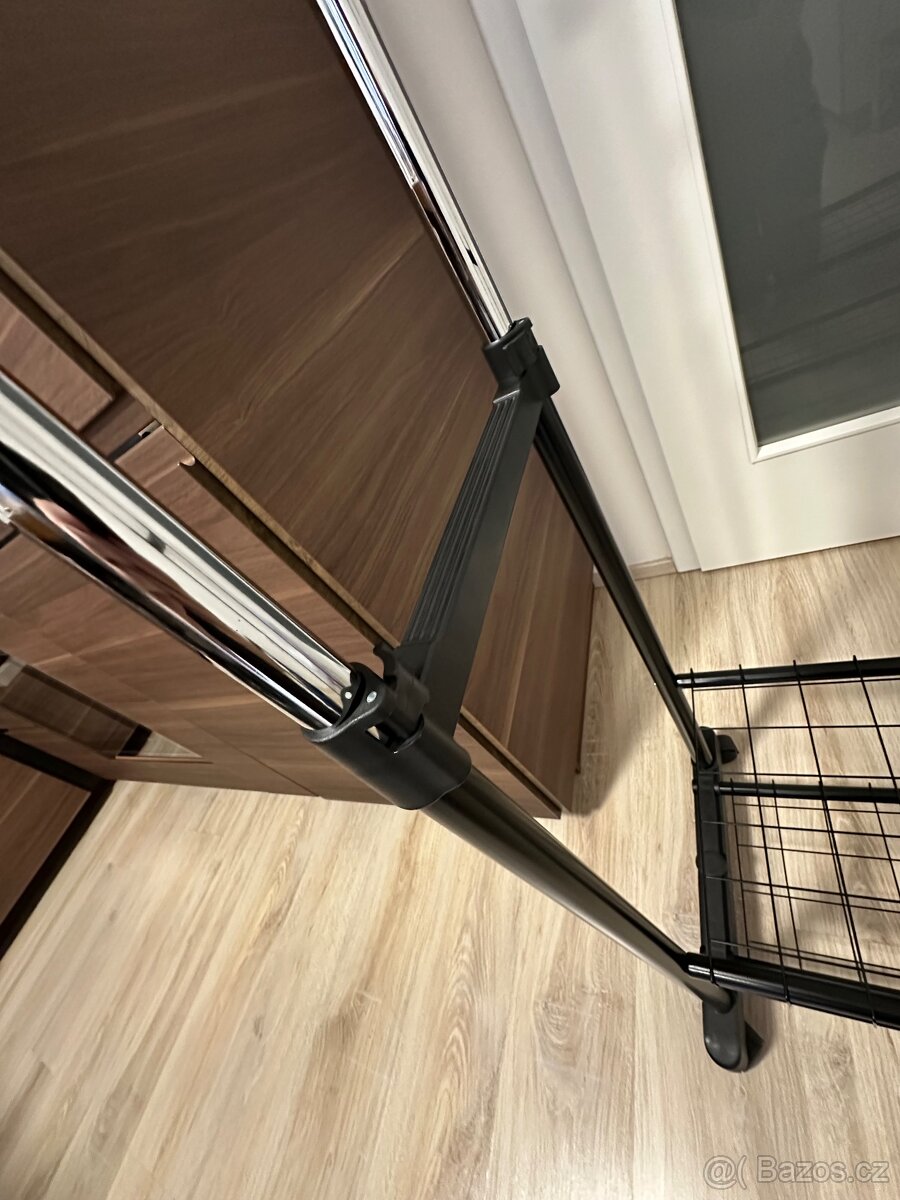 Dvouřadý věšák s policemi - 4