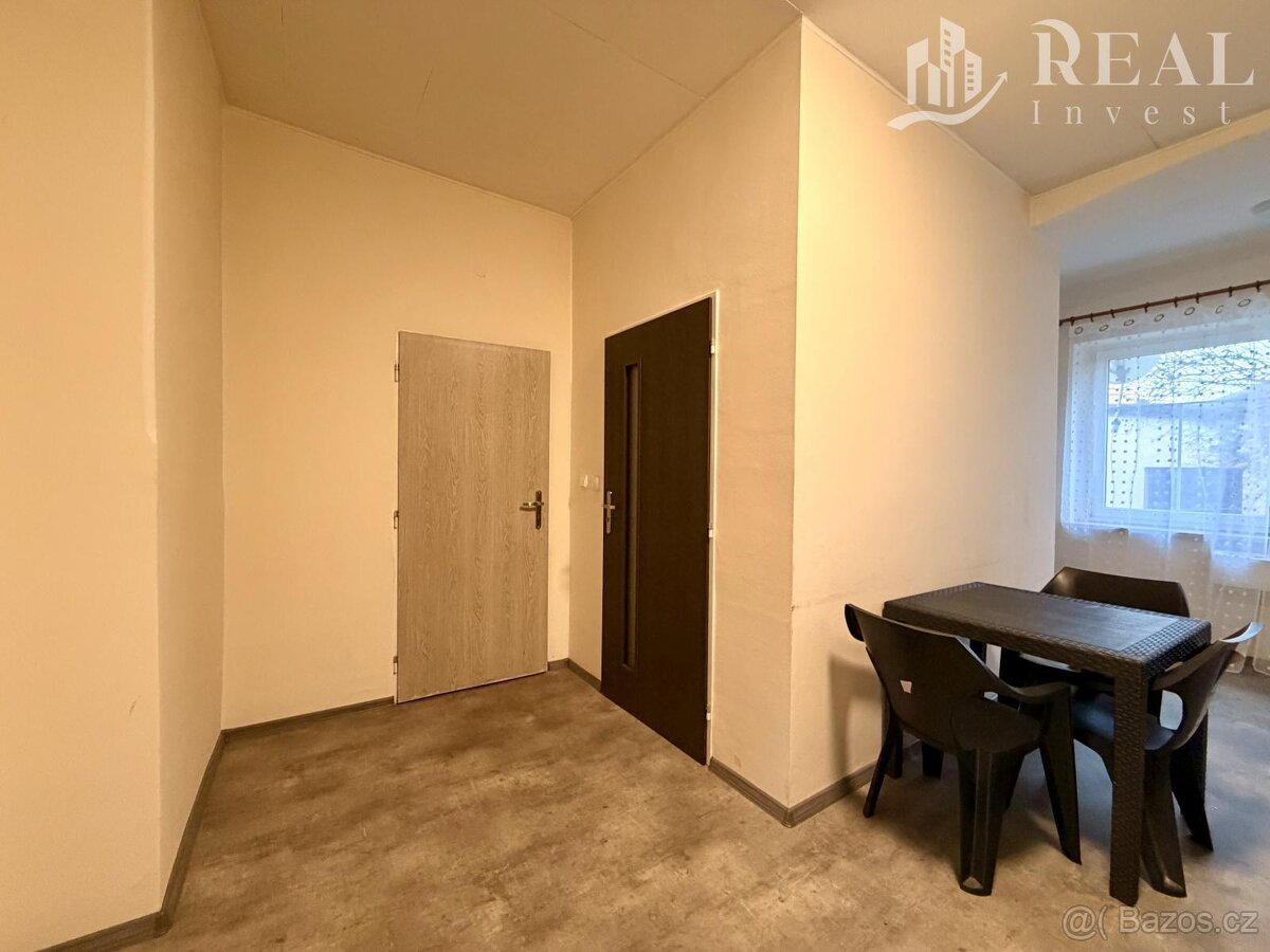 Pronájem atypického, světlého bytu 1+1 , Jirkov, ul. Mosteck - 4