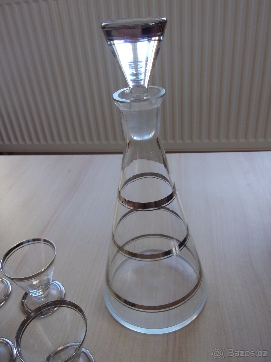 STARÁ SOUPRAVA - SKLENĚNÁ KARAFA, SKLENIČKY A TÁC - 4