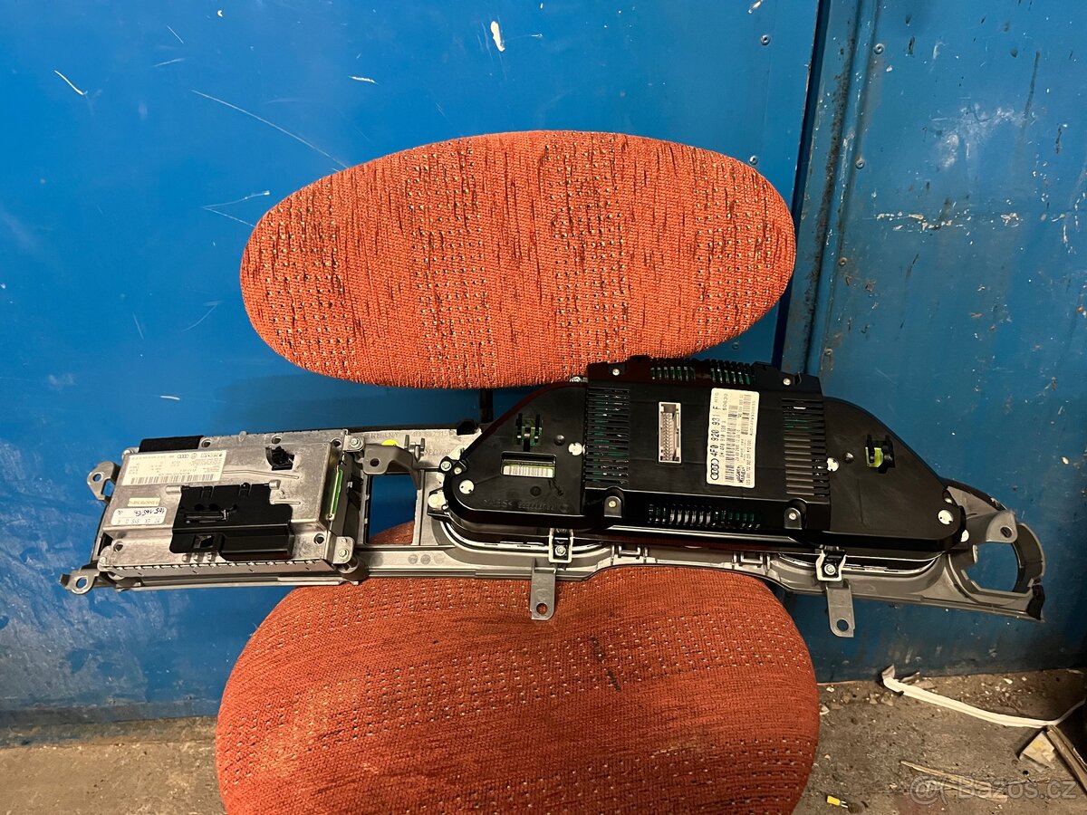 Přístrojová deska A6 C6 - 4