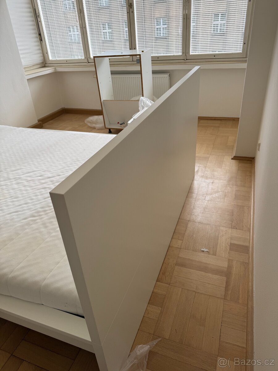 Bila postel MALM 180x200 - 4