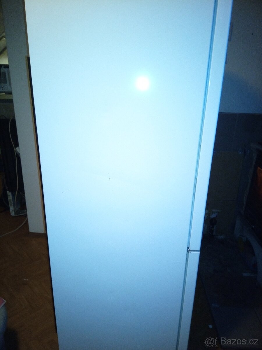 Vysoká lednice s mrazákem Zn.indesit - 4