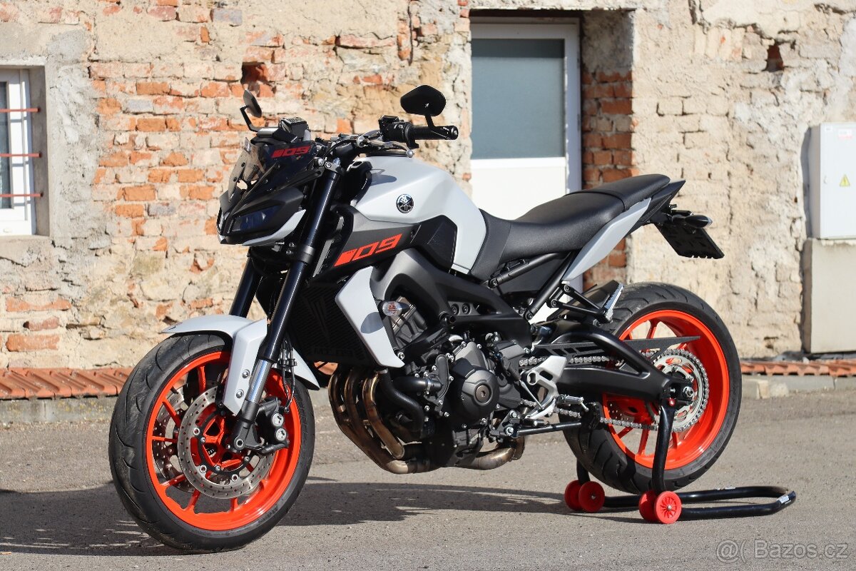Yamaha MT09 - 4