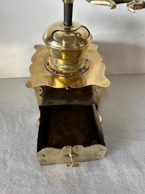 Mosazný kávomlýnek hezký model. - 4