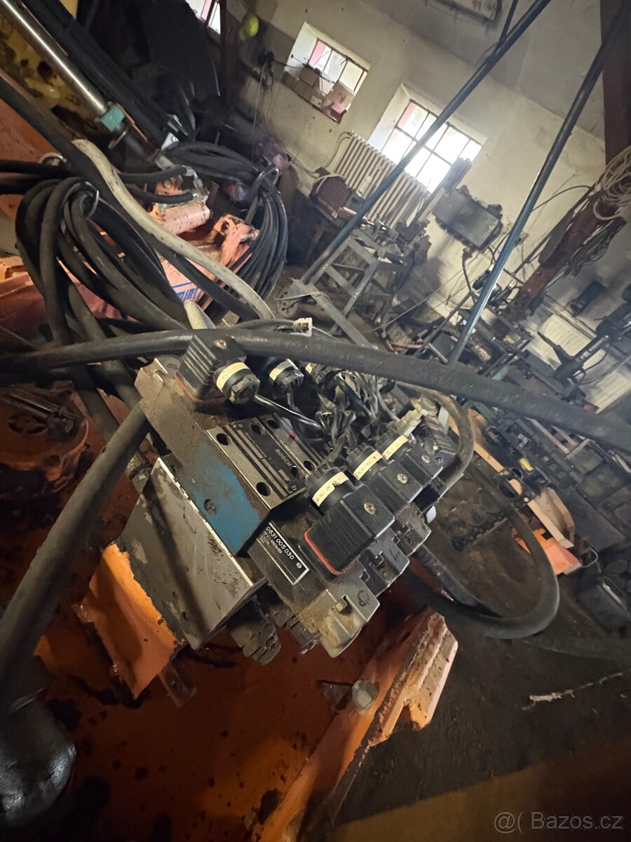 Hydraulický rozvaděč elektronická kostka - 4