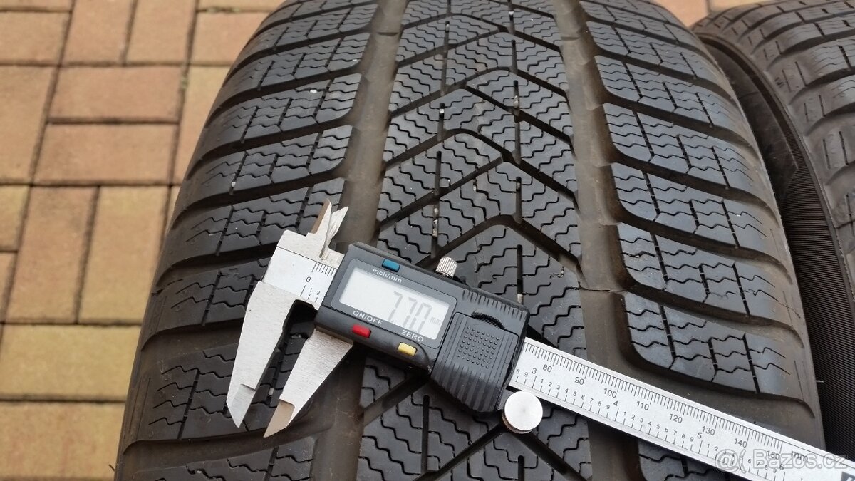 Zimní pneumatiky PIRELLI 245/45 R19 102V XL 4x7,5mm r.2023 - 4