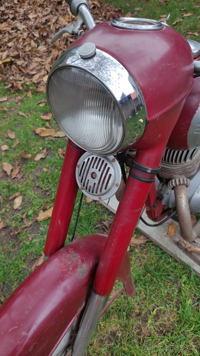 Jawa 250 - 4