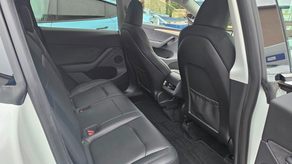 Tesla Model Y LR AWD Berlin Záruka SoH 95% - 4