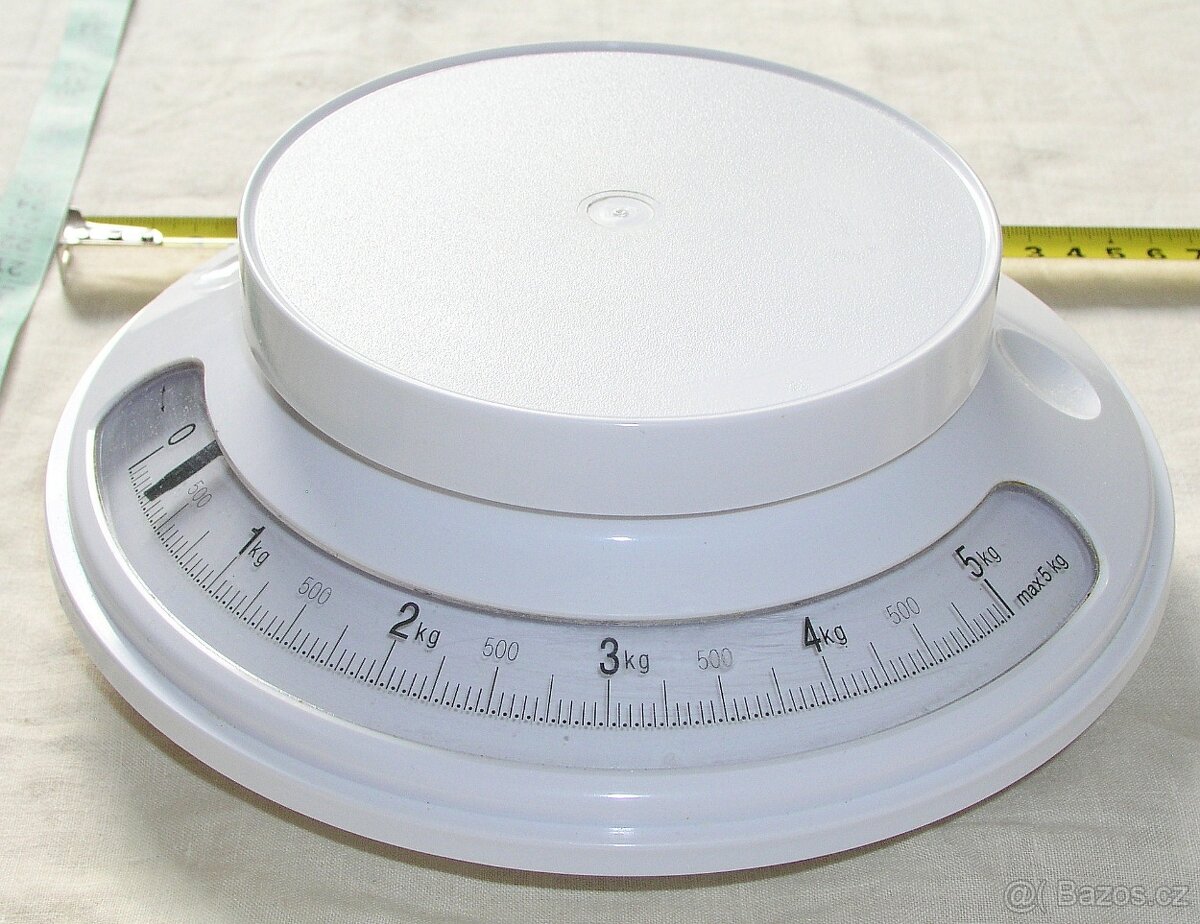 nůž,obal,váha kuchyň.do 5 kg 50,- talíř do MW 26,5 cm 100,- - 4