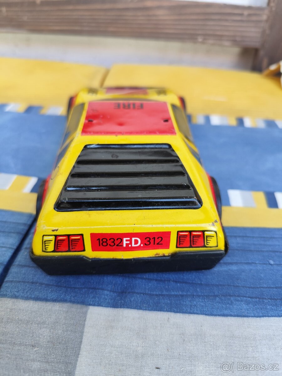 Staré plechové auto - 4