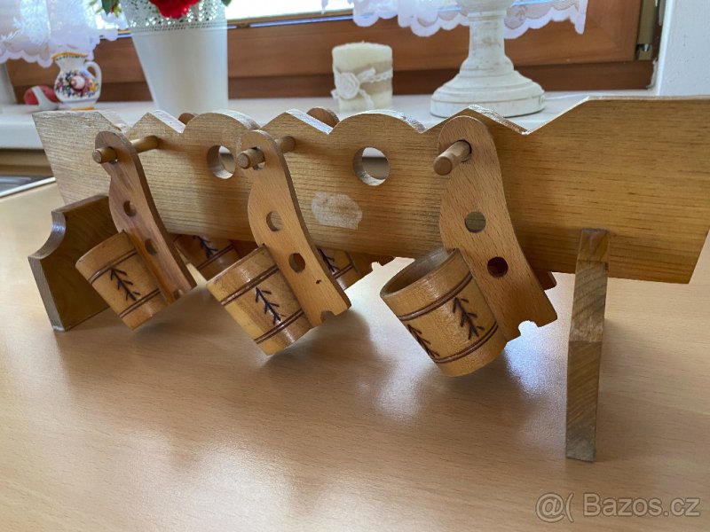 Dřevěný stojánek s hrníčky - 4
