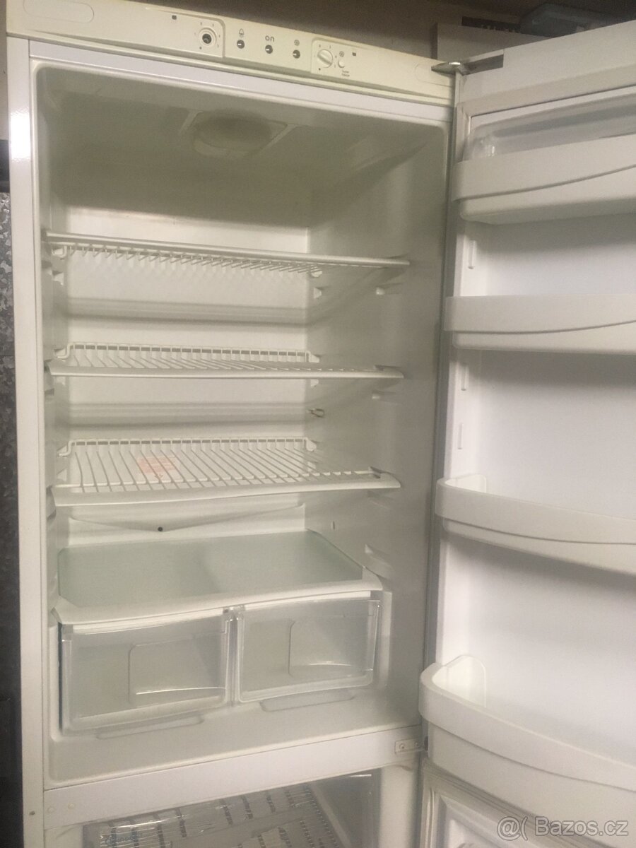 Lednička s mrazákem insesit - 4