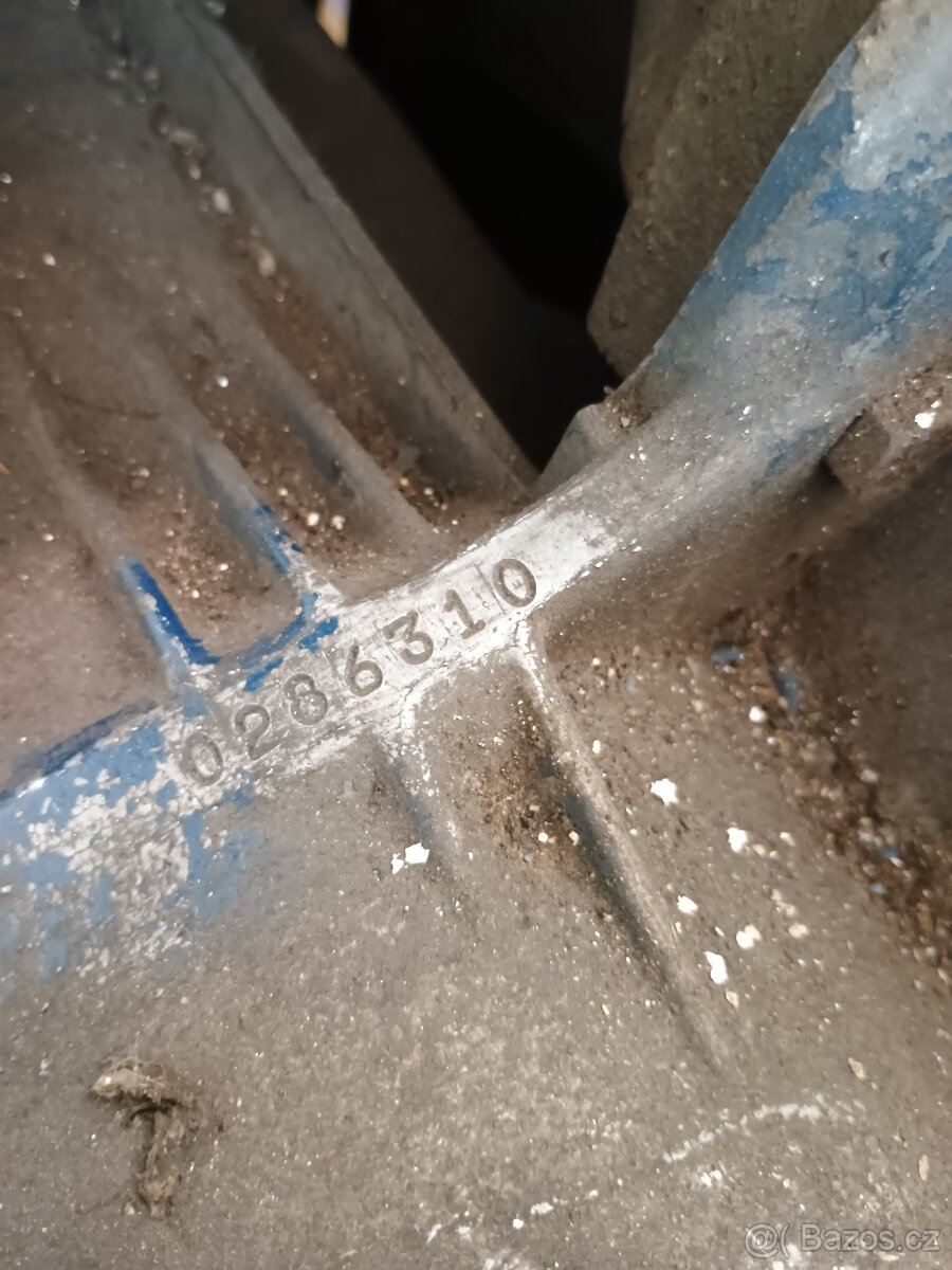 Cadillac 500cui,8,2 V8 motor a převodovka - 4