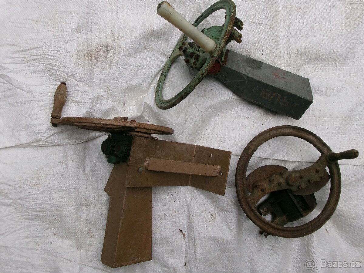 prodám dvoukolák, litinové boky podstavce na šicí stroj, vho - 4