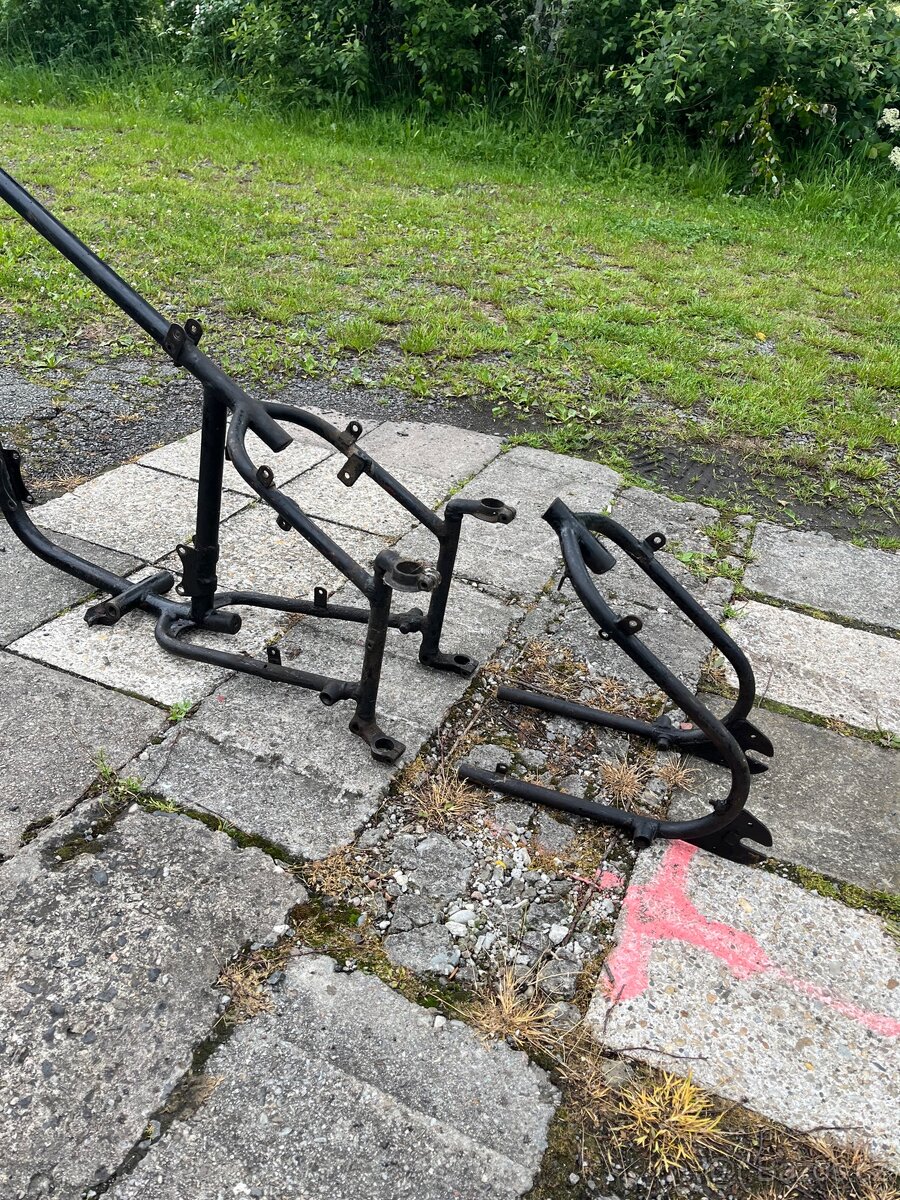 Rám motocyklu CZ 125 T B - dobová úprava - 4