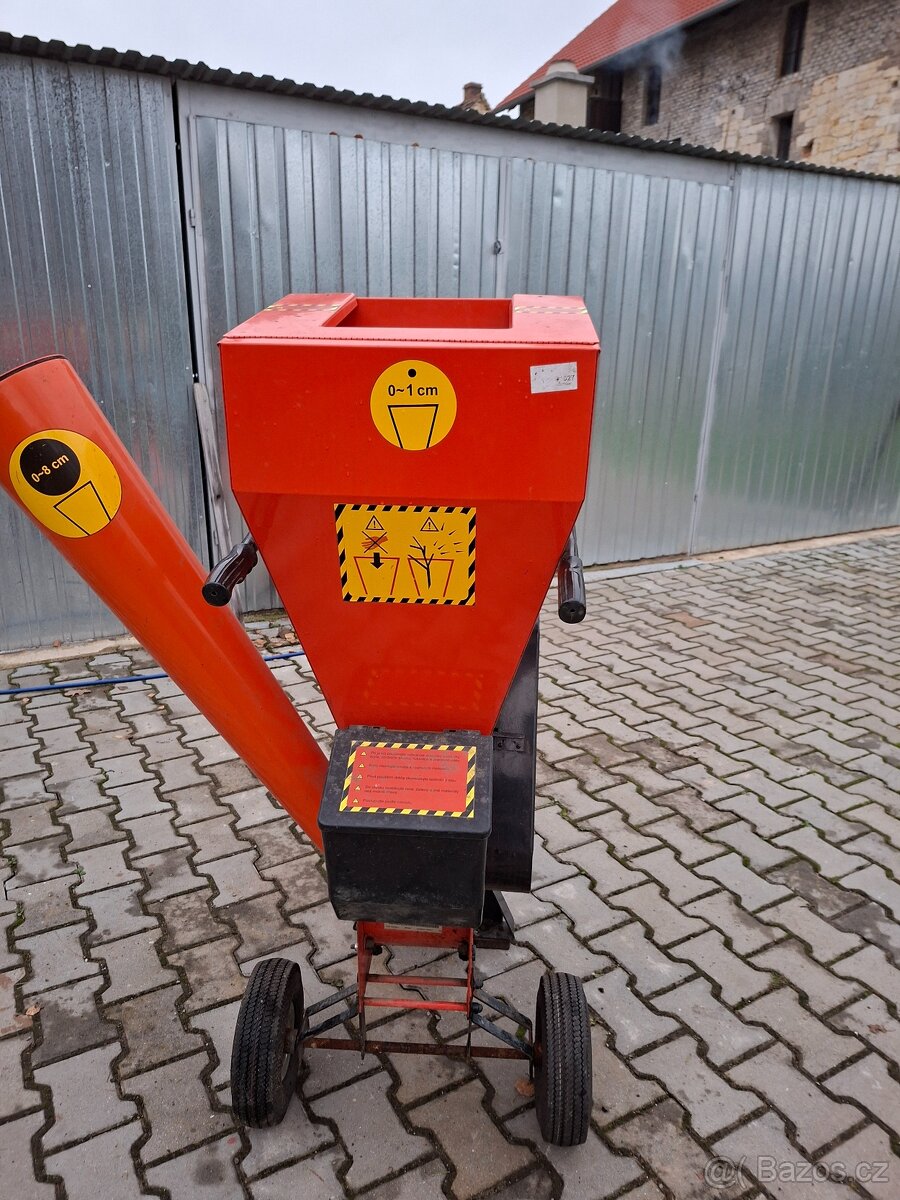 Prodám zahradní drtič benzínový - 4