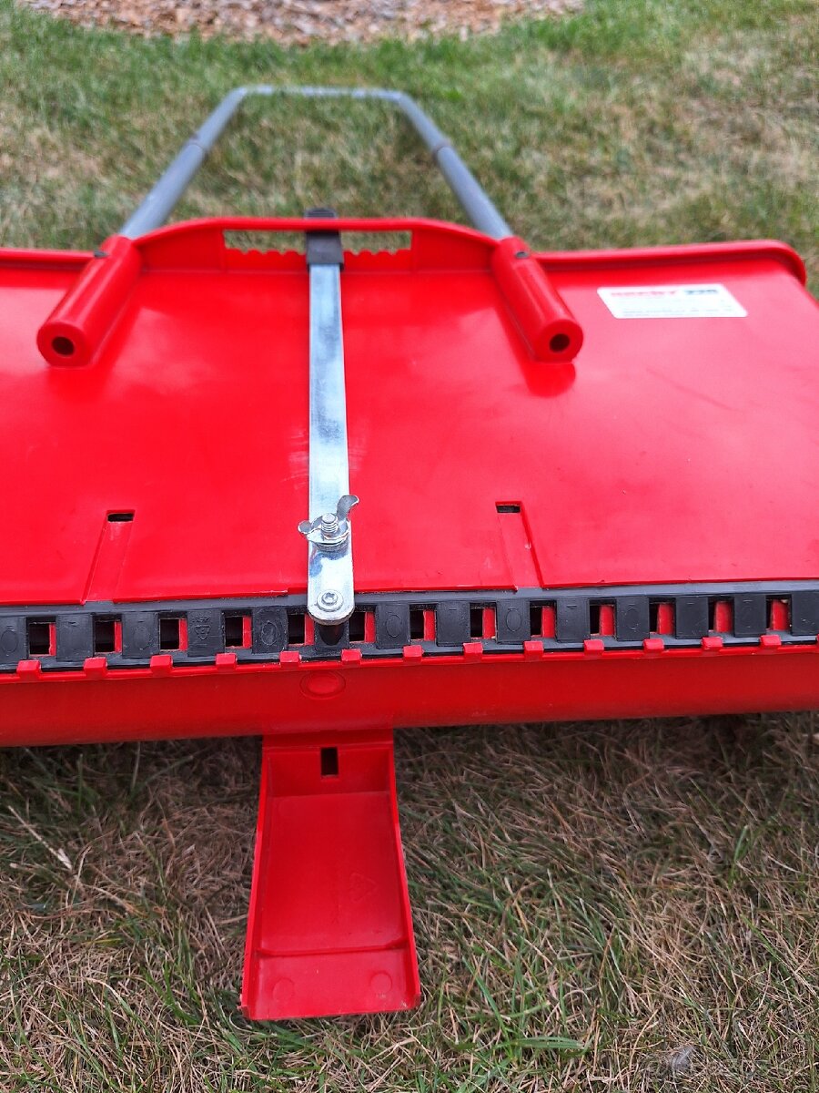 Vozík na hnojení, setí, solení HECHT - 4