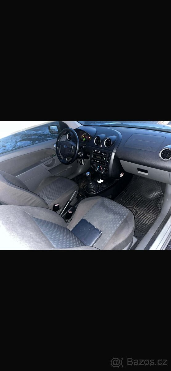 Ford fiesta 1.3 - 4