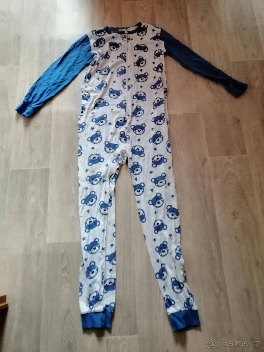 Prodám mikinu, trika, tepláky a overaly - 4