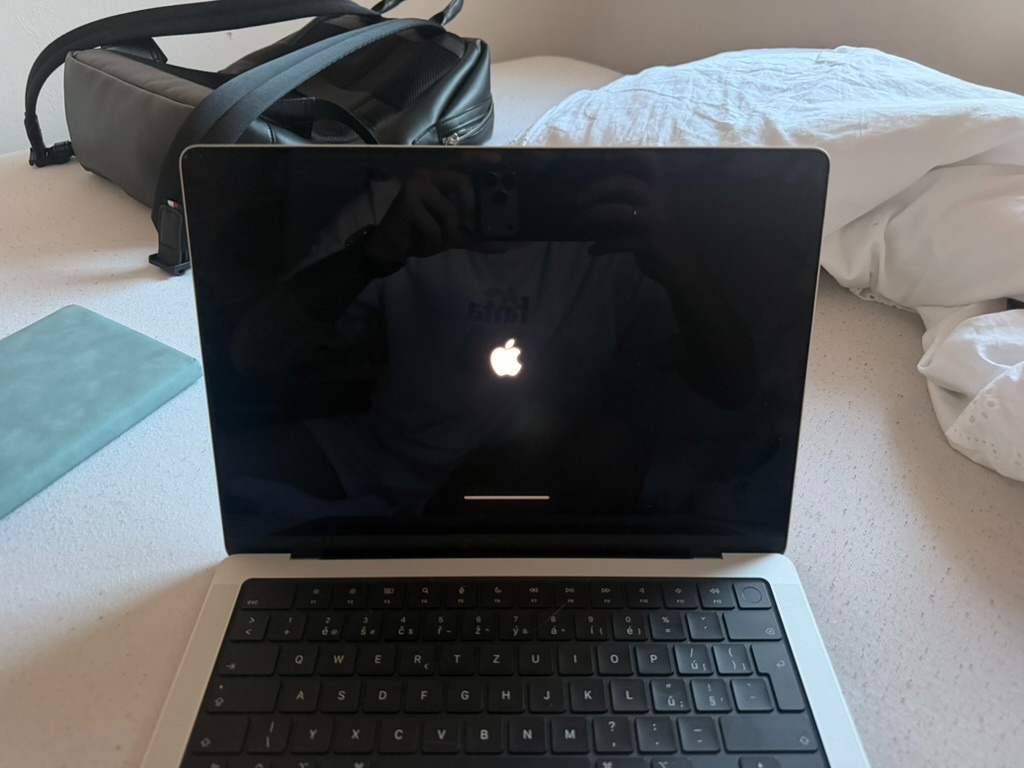 MacBook Pro M3 14 SSD 512 RAM 8 - 4