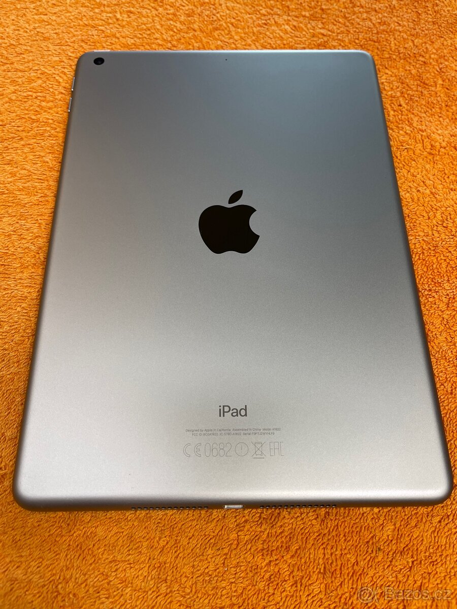 Apple iPad (5.generace) 32GB v top stavu - 4