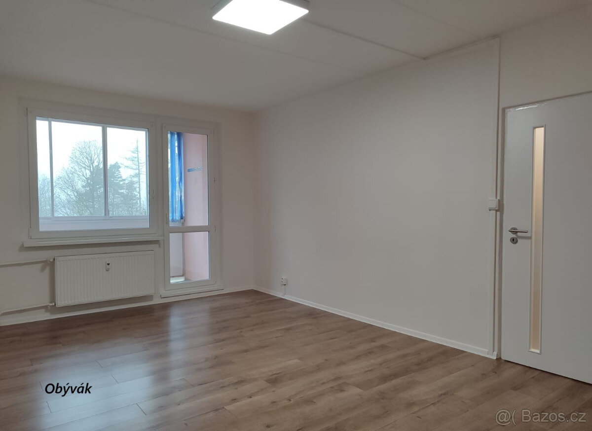 Pronájem bytu 2+kk s lodžií, 43m2, Hrádek, Ke Stadionu - 4