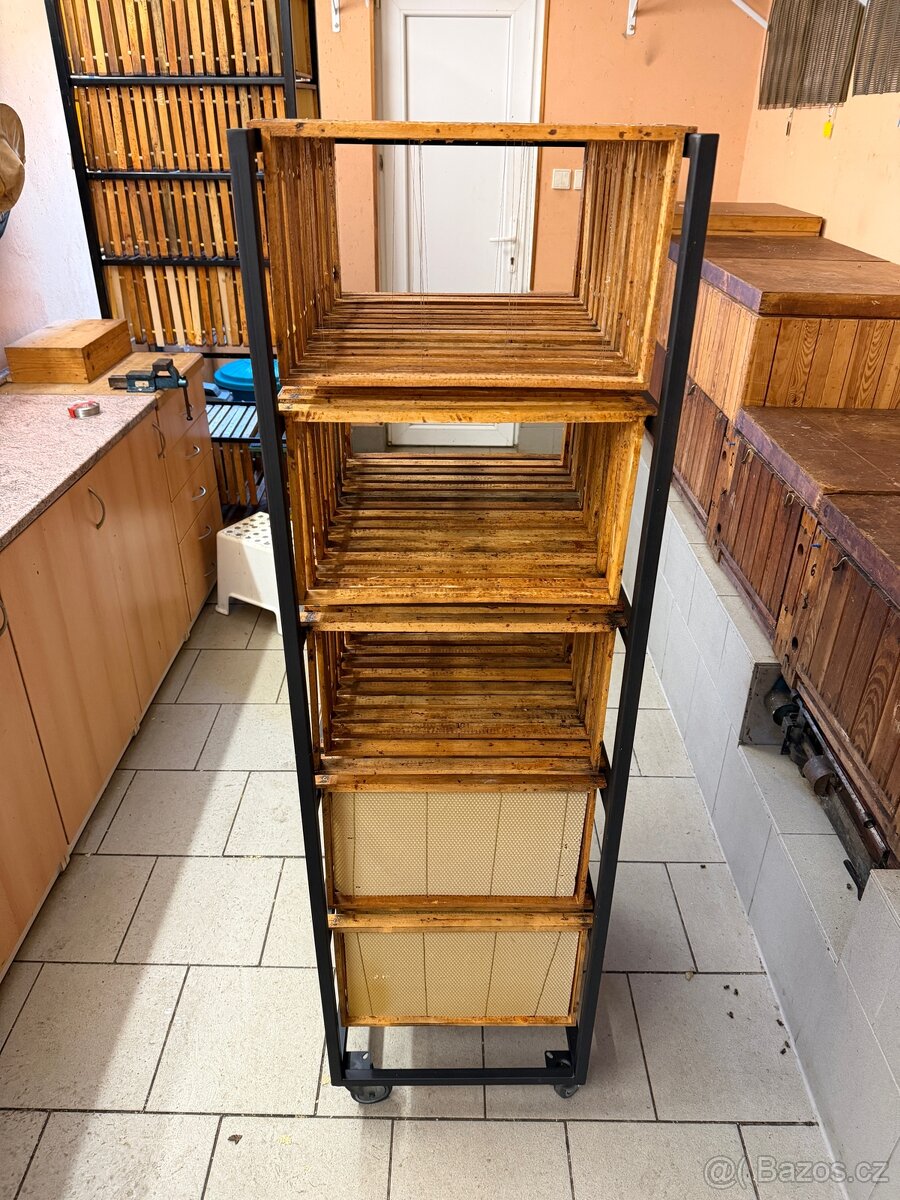 Stojan na rámky - včelí - 4