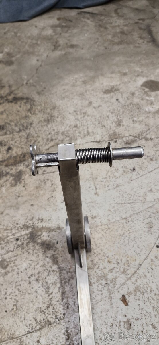 Stojan na motorku - 4