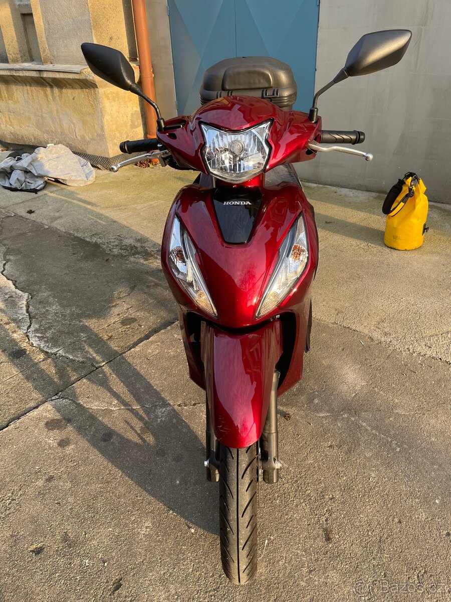 Skútr Honda Vision 110 - 4