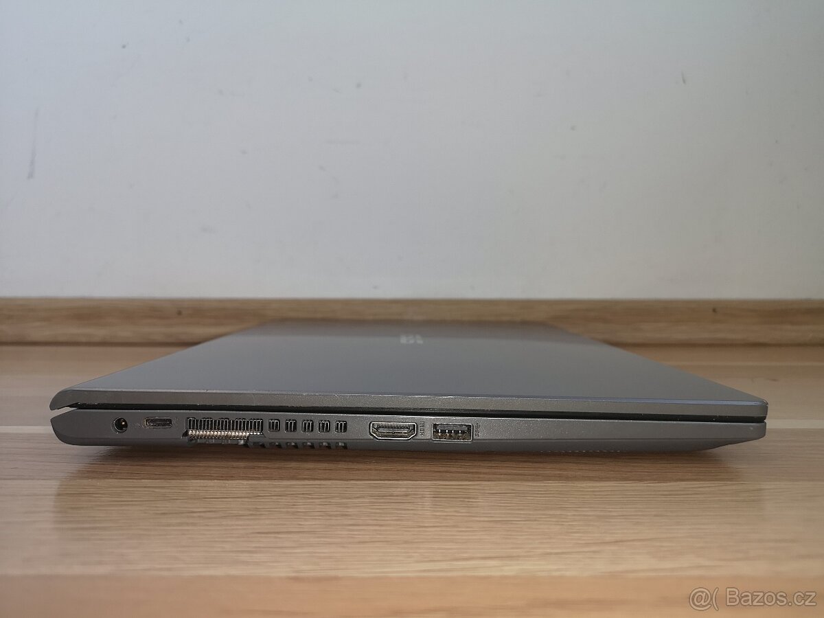 Čtyřjádrový notebook Asus X515E, 2 GB grafika - 4