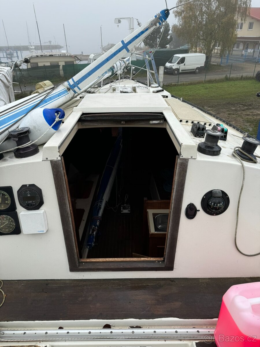 Kajutová plachetnice C&C30 - 4