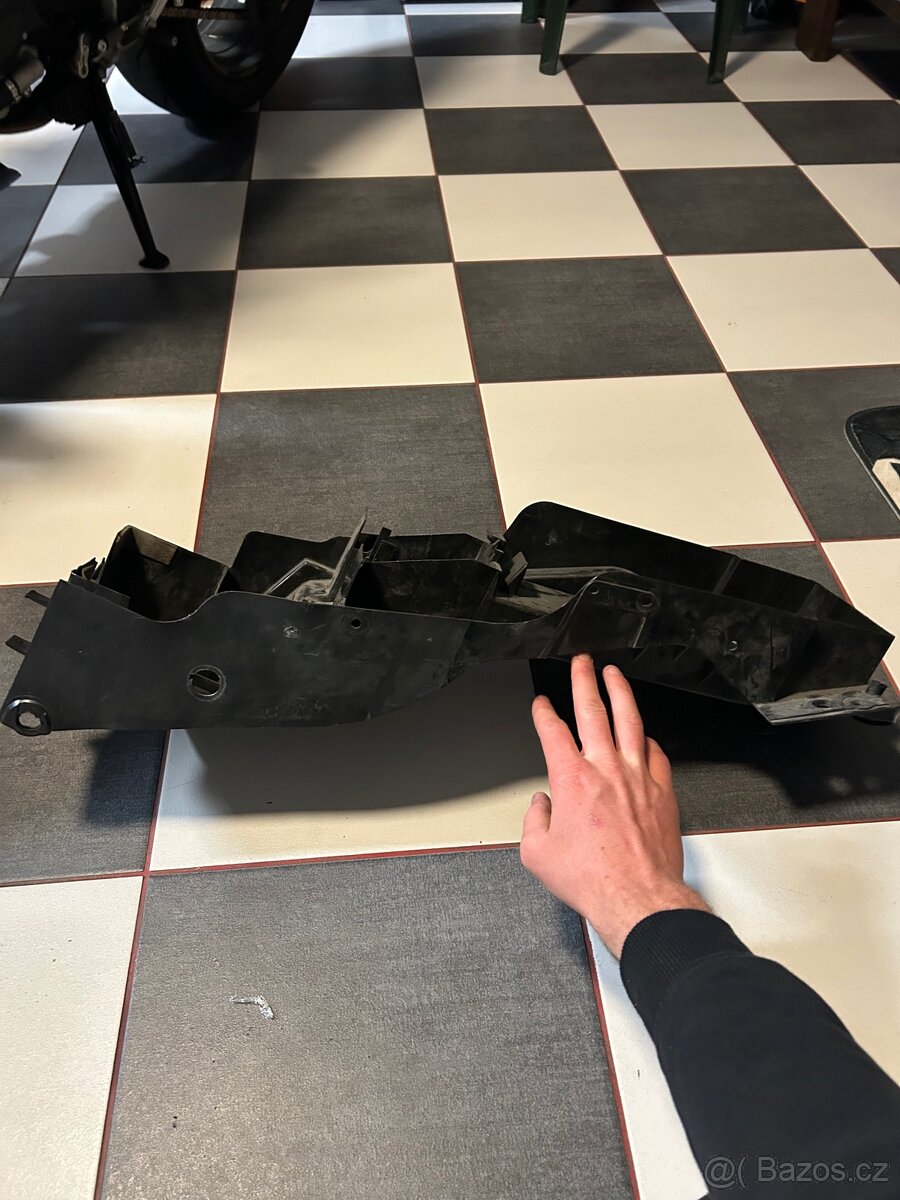 Suzuki gsxr 600 podsedlový plast - 4