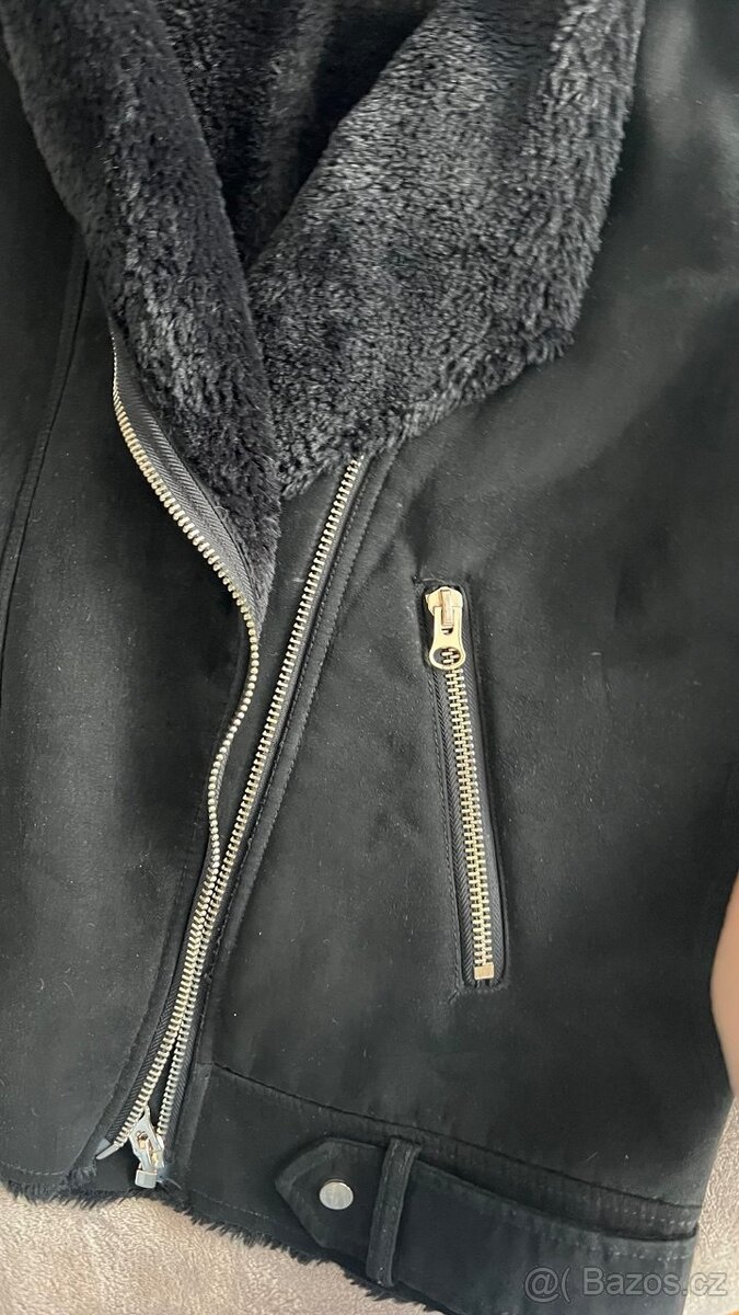 Černá zimní bunda H&M s kožíškem – skvělý stav - 4