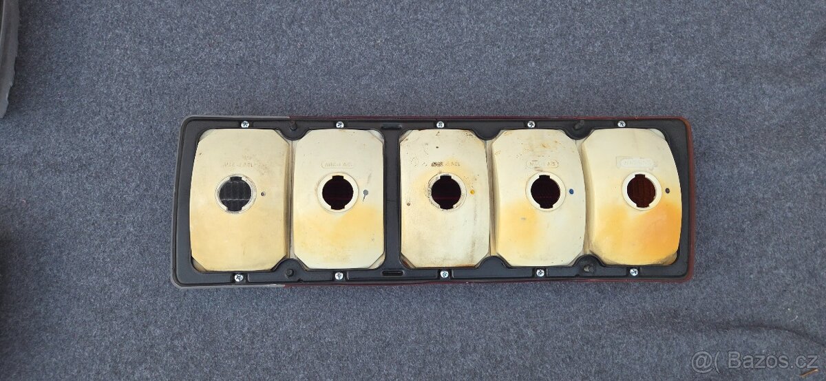 Tatra 613-nova zadní světla celá - 4