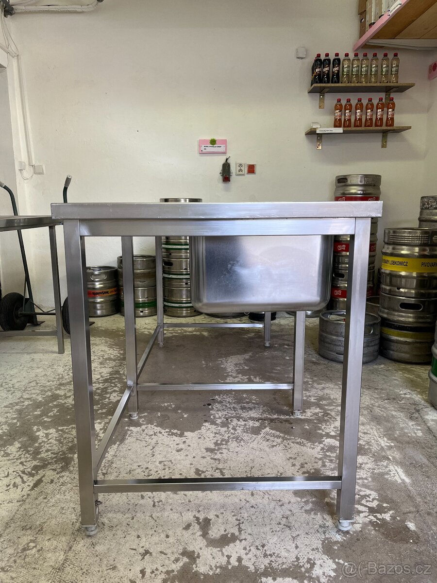 Nerezový výčepní stůl č.1 - 4
