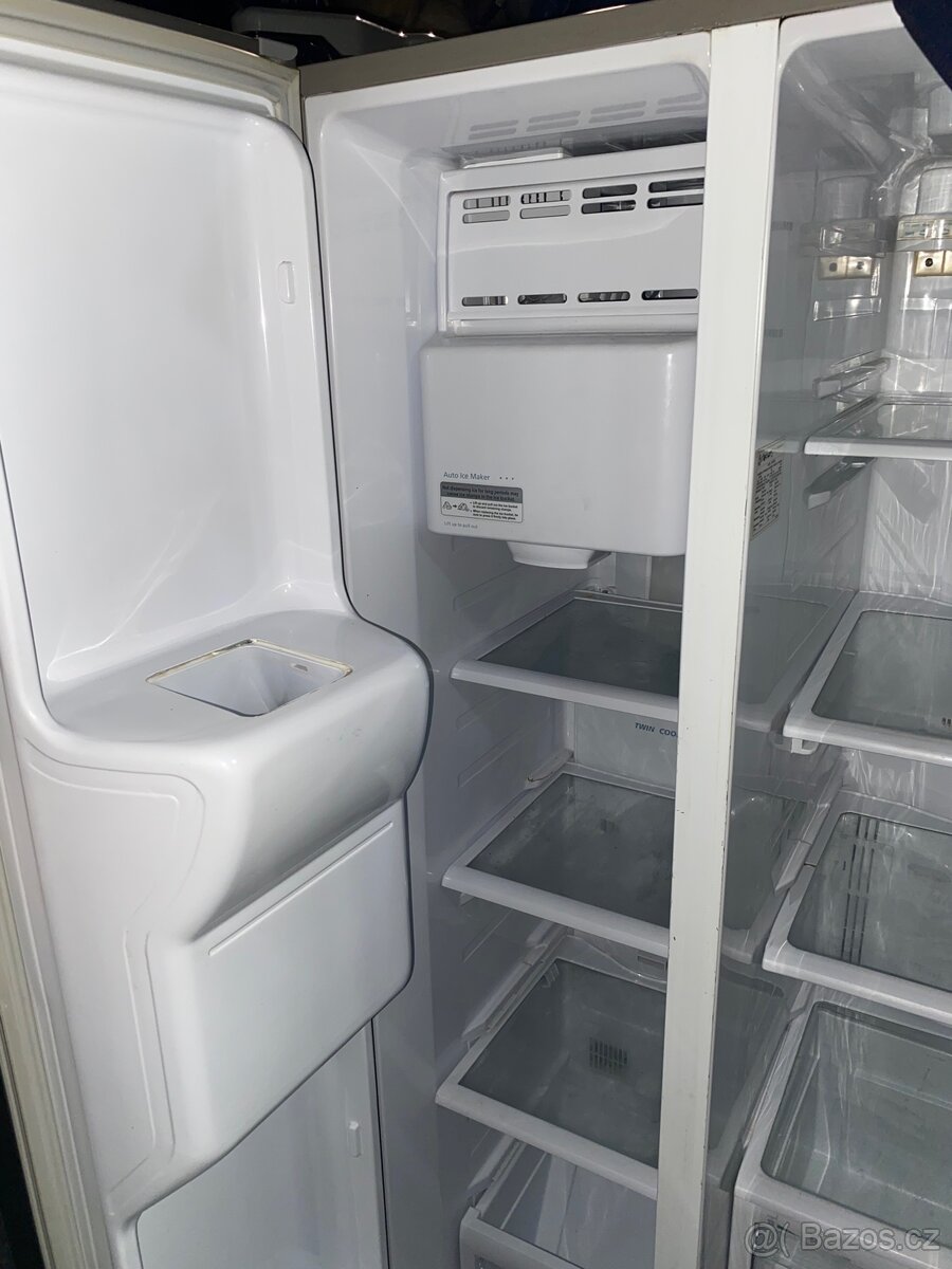 Samsung americka lednice s vyrobnikem ledu - 4