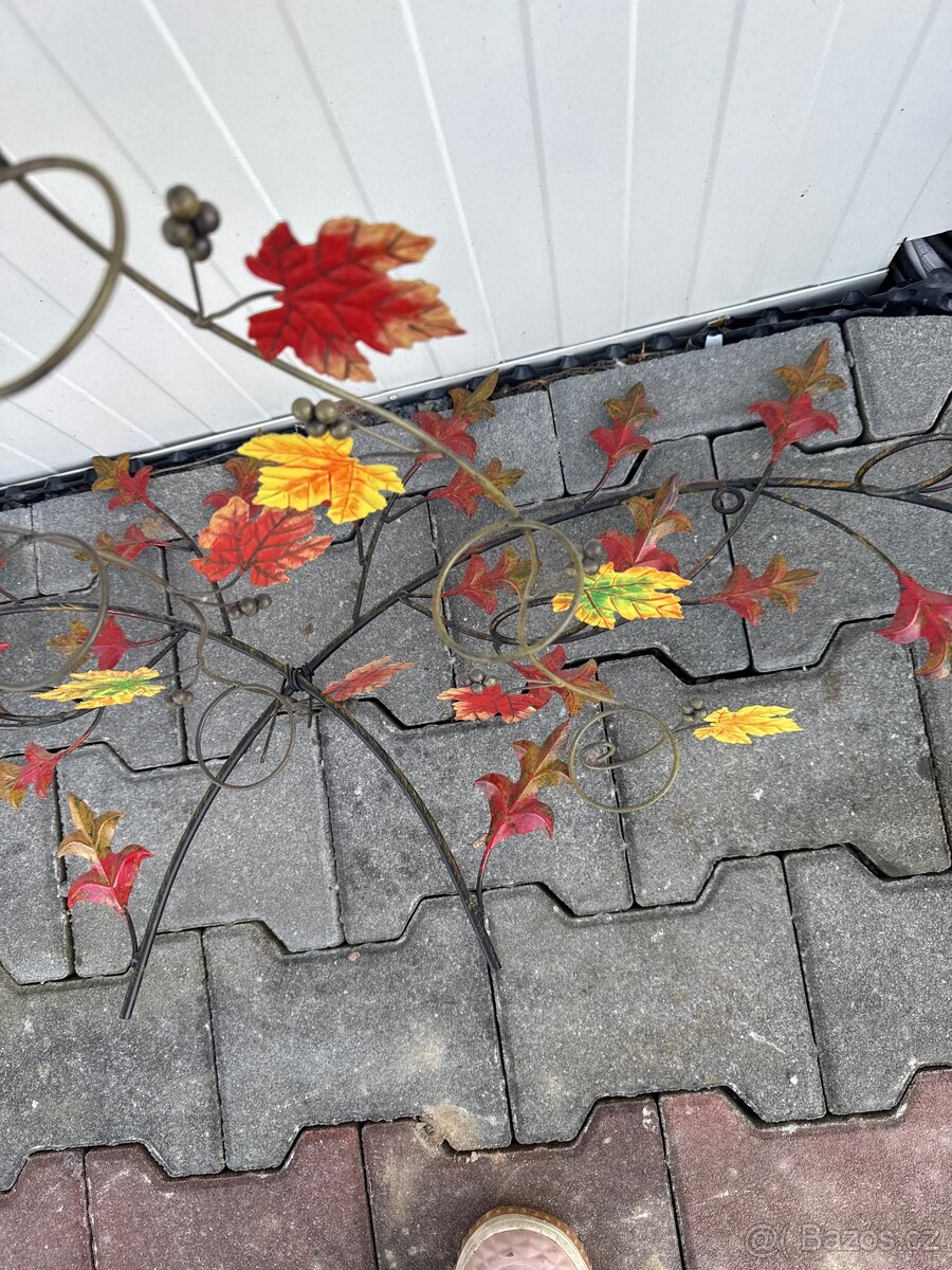 Kovový stojan na květiny (listy) - 4