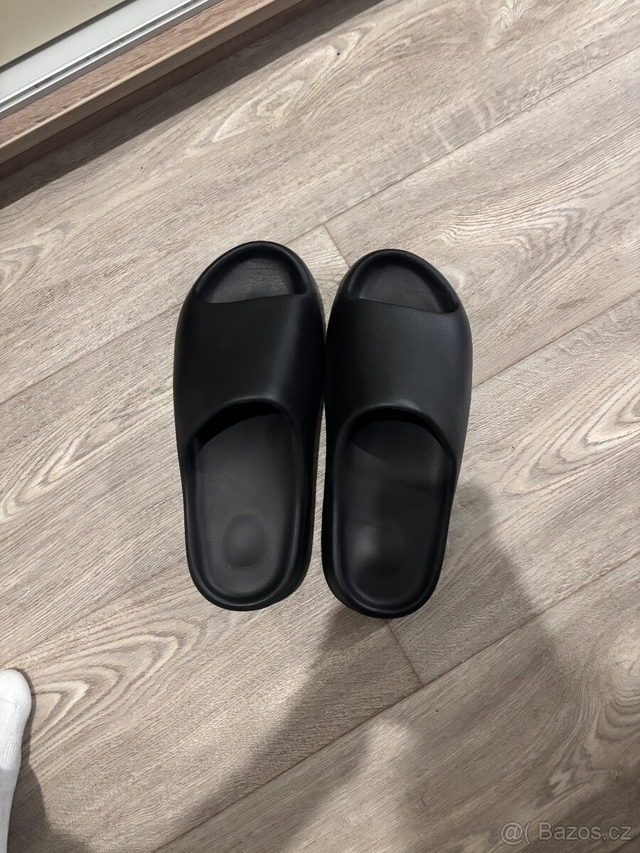 Yeezy slides - 4