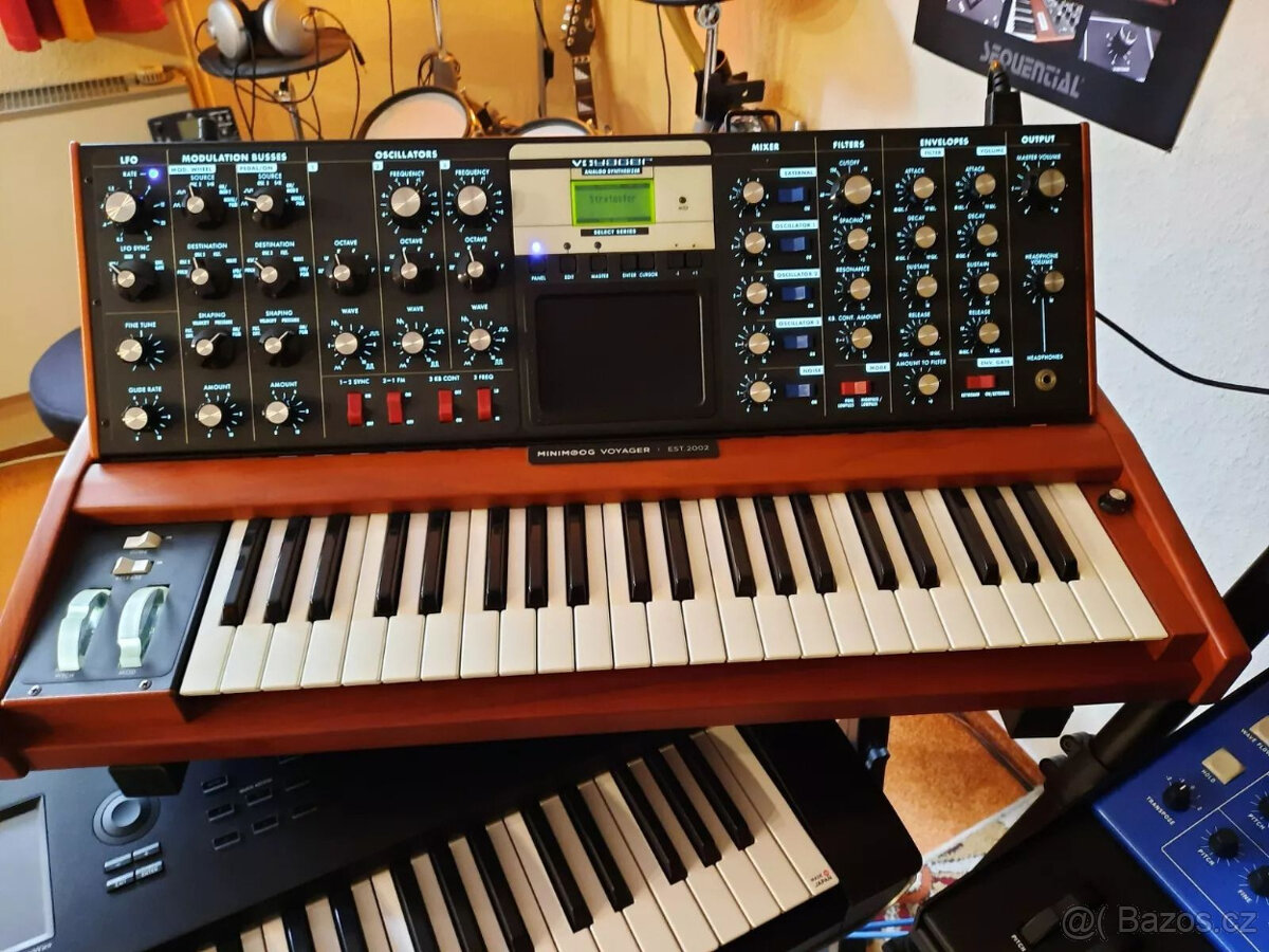 Minimoog Voyager Lunar Cherry, použité, dobrý stav - 4