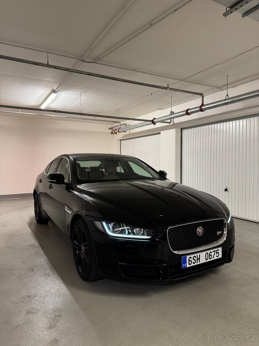 Jaguar XE 2.0D R - 4