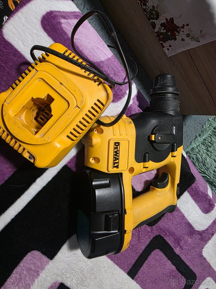DEWALT DC213 - 4