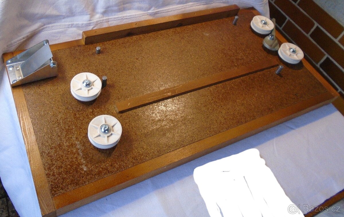 Doska na napínanie drôtika v rámiku. - 4