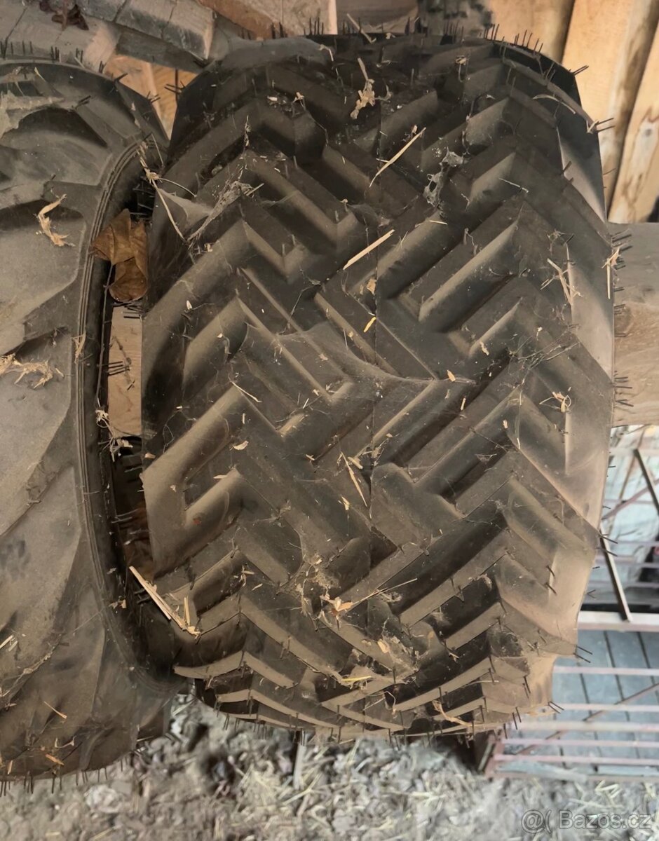 Prodám pneu 31-15,50r15 - 4