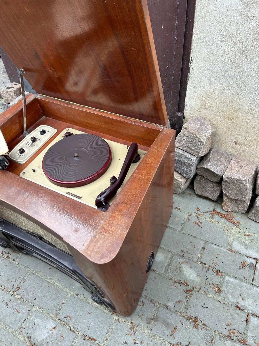 Staré rádio Tesla - 4