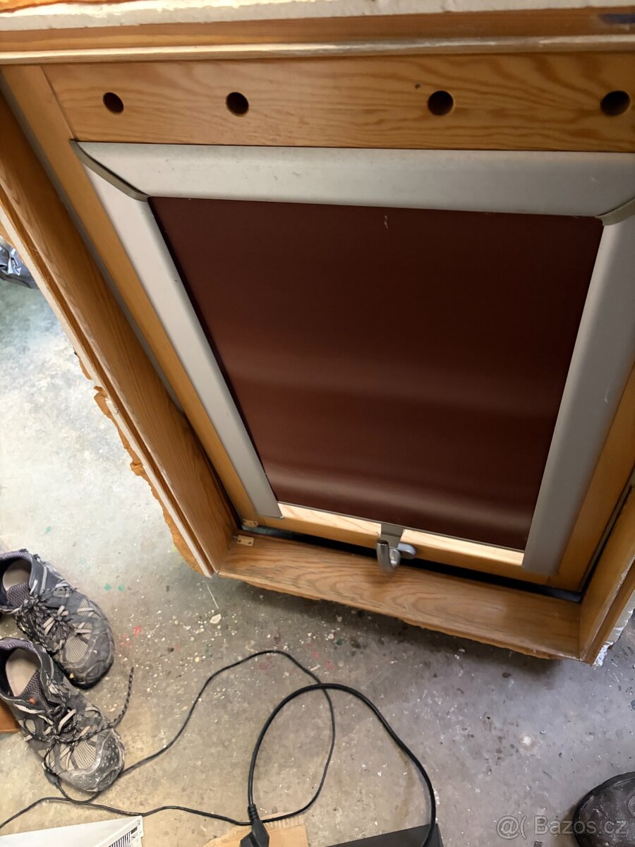 střešní okno cca 65x85cm - 4