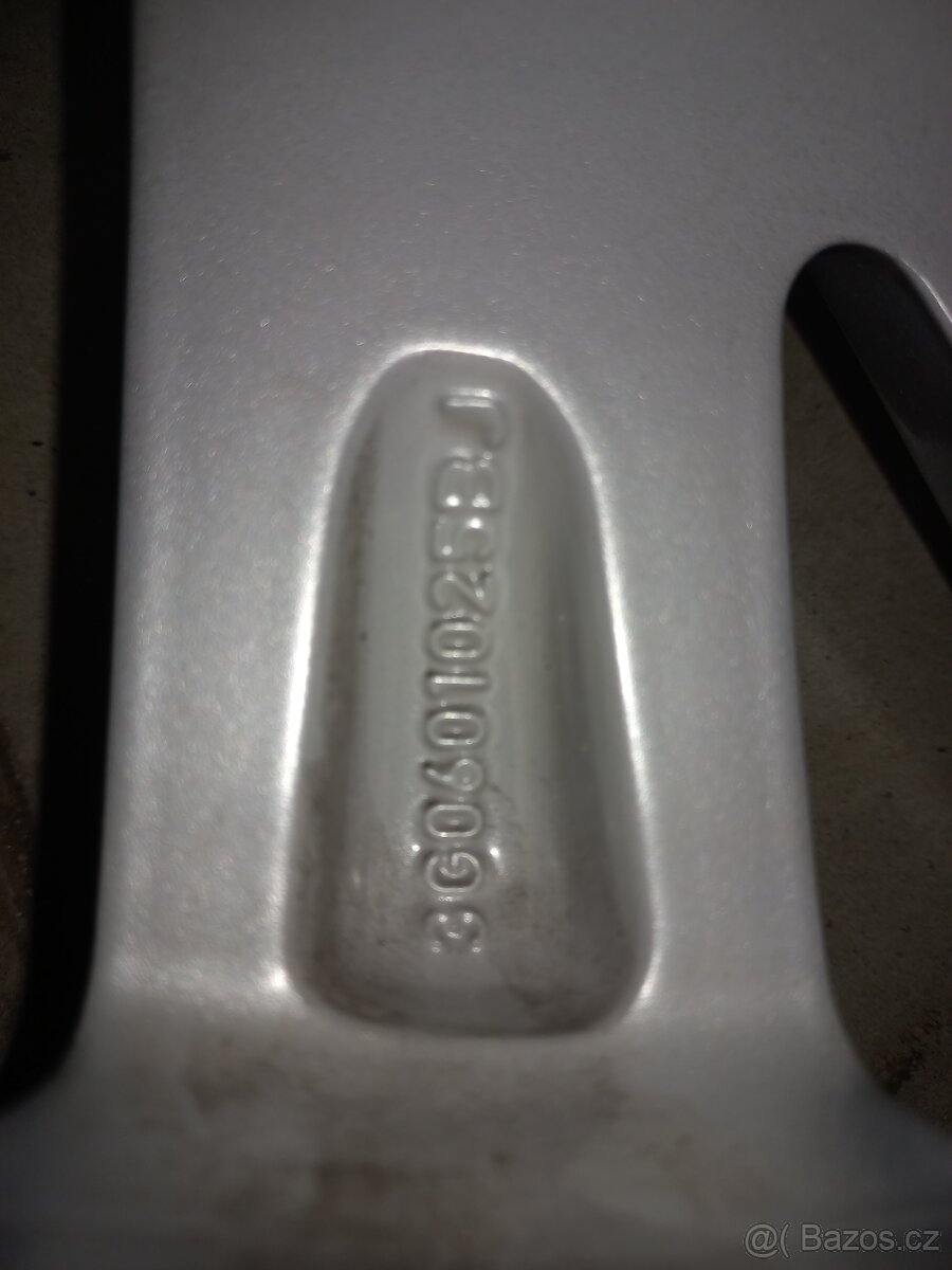 Originál alu VW Passat 16" - 4