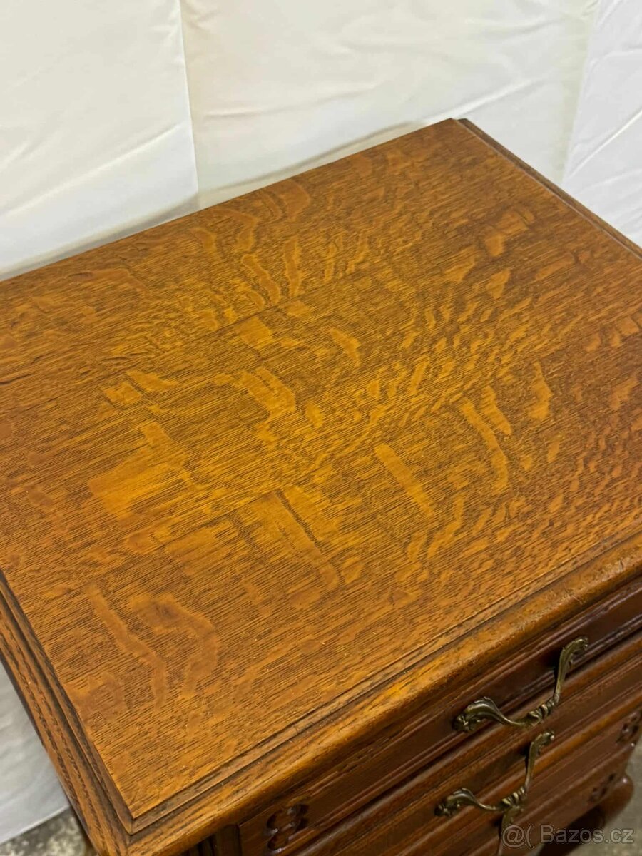 Francouzská komoda s čtyřmi zásuvky (134010) - 4