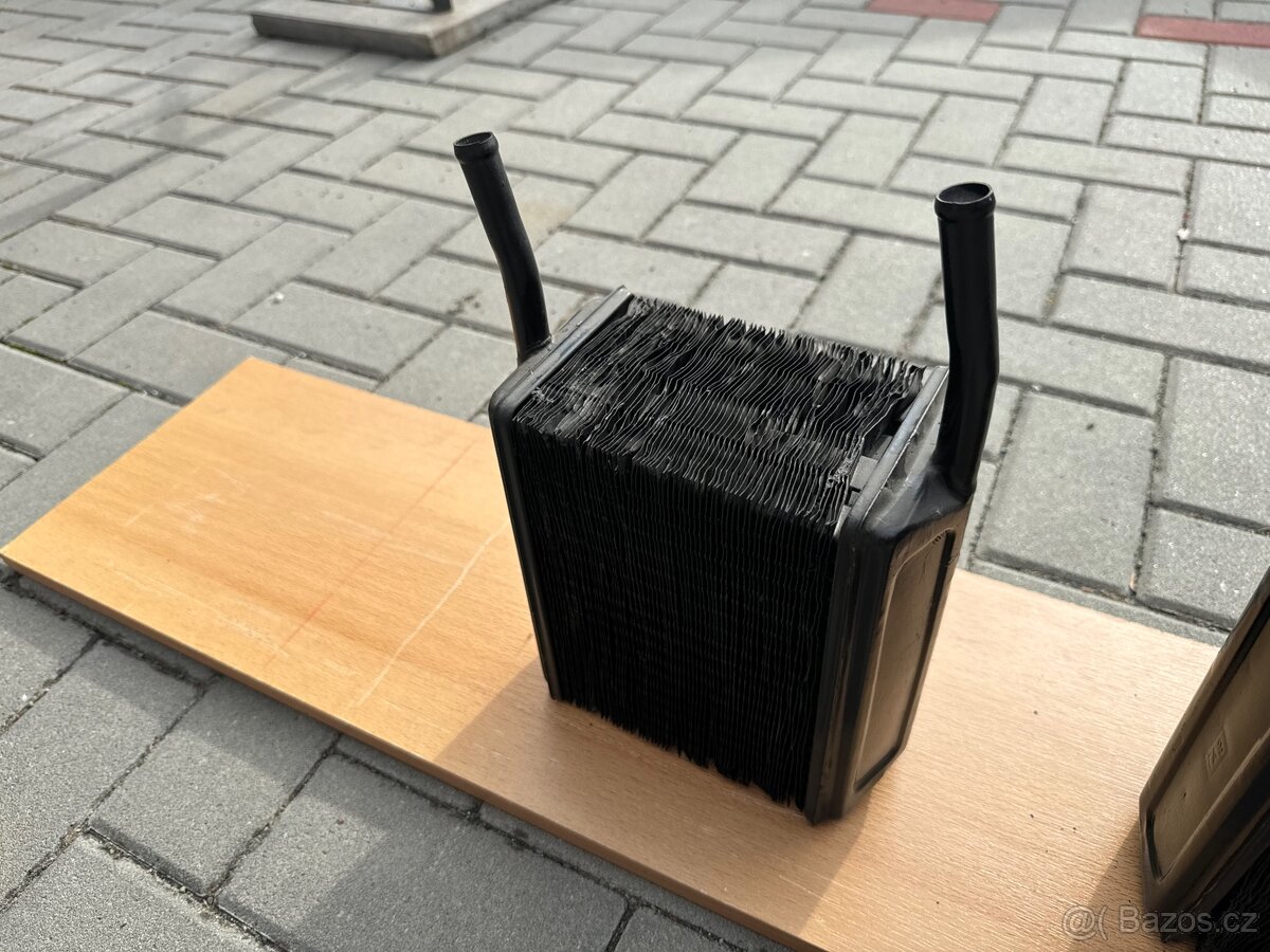 Volha Gaz 24, nový originální chladič topení - 4